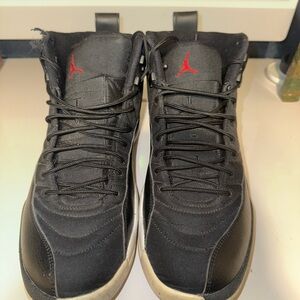 Jordan Men's Black and Red Sneakers